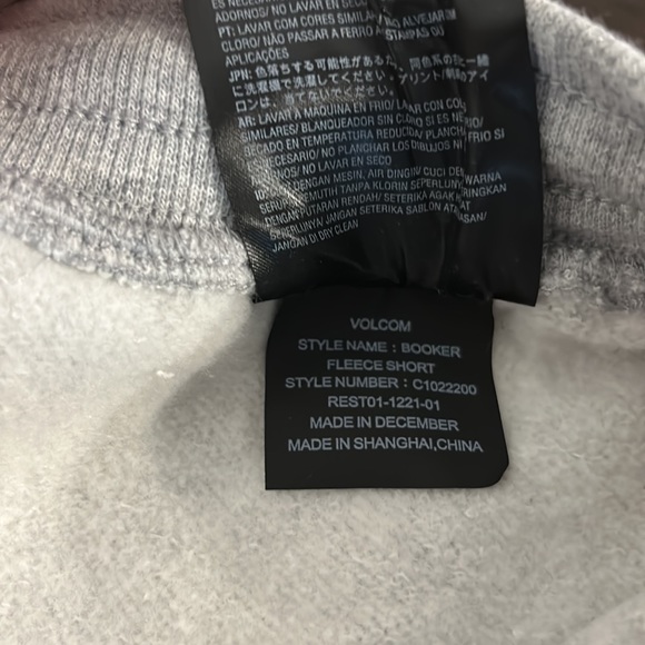 Volcom shorts - Picture 5 of 6